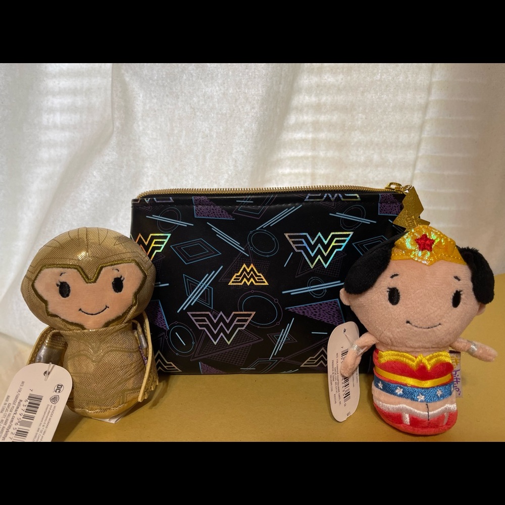 Hallmark Wonder Woman pouch and NWT Hallmark Wonder Woman Itty-Bittys